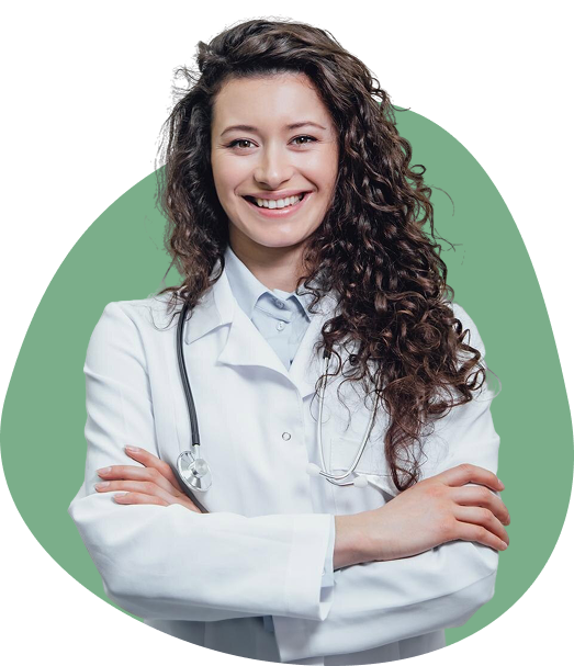 Médica sorrindo com estetoscópio